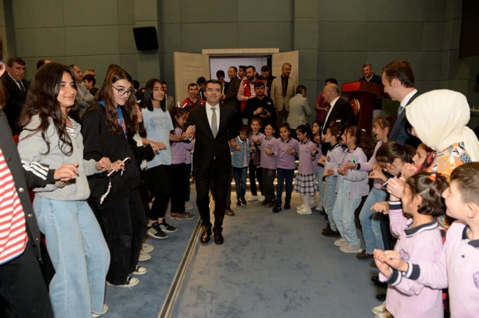 Erzurum'un 8'inci Gençlik Merkezi Hizmete Açıldı 