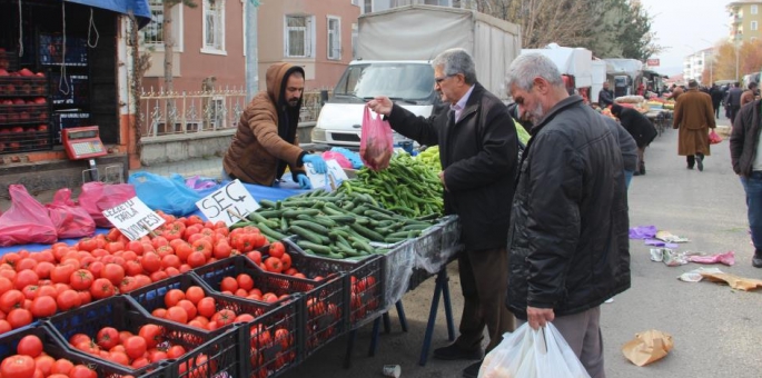Erzurumlu vatandaşlar halk pazarlarında yoğunluk oluşturuyor