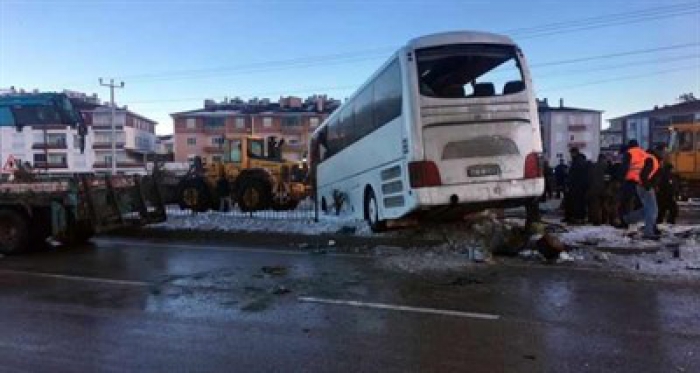 Feci kaza 3 ölü 40 yaralı
