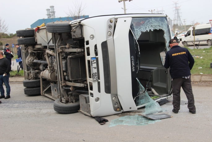 Feci kaza! Tır ile işçi servisi çarpıştı: 2'si ağır 25 yaralı