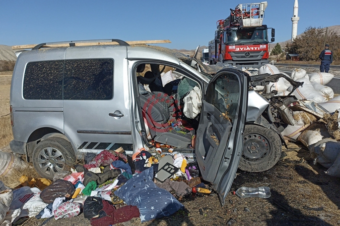 Feci kaza: Uzman çavuş hayatını kaybetti 5 kişi yaralandı