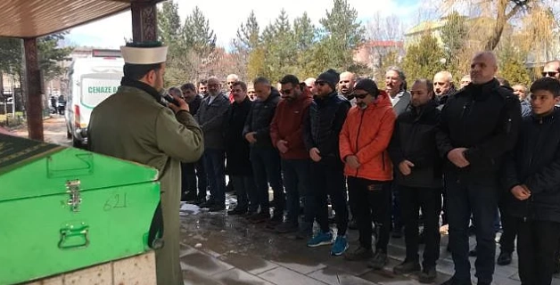 Gazeteci Uşun'' Annesini Son Yolculuğuna Uğurladı