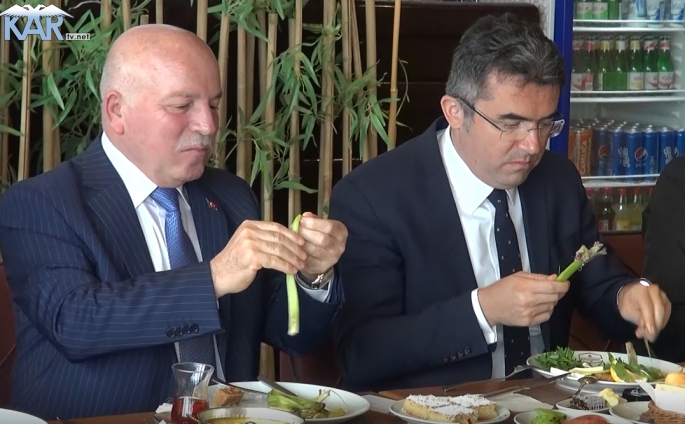 Hem Işkın Yediler Hem 'de Erzurum Kahvaltısını Dünyaya Tanıttılar>Tıkla izle