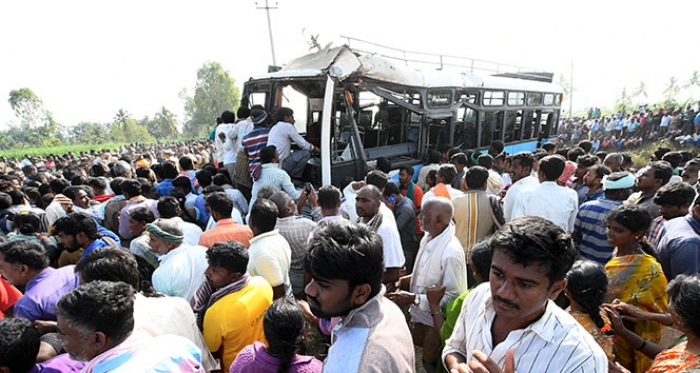 Hindistan’da otobüs kazası: 28 ölü