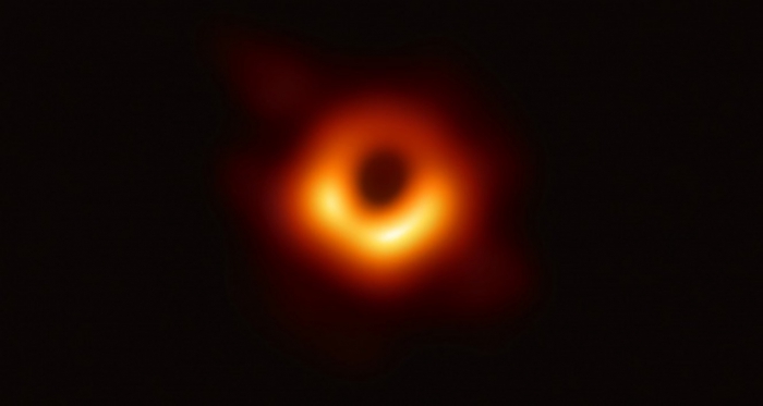 İlk kara delik fotoğrafı yayınlandı!