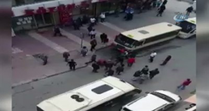 İstanbul'da ortalık savaş alanına döndü ! Testere, bıçak ve sopalar havada uçuştu