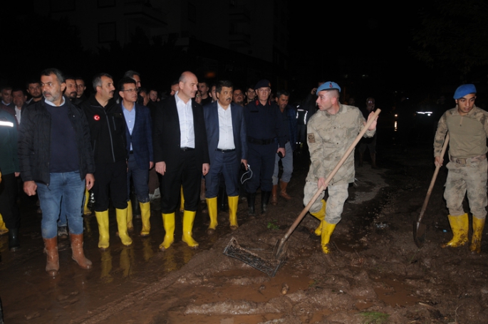 Jandarma, Antalya'da Sel Afetinden Etkilenen Vatandaşlarımız İçin Seferber Oldu