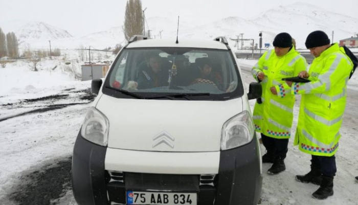 Jandarma trafik ekipleri emniyet kemeri denetimi yaptı