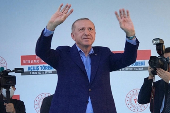 Cumhurbaşkanı Erdoğan: 'Bu millet bu devleti sana teslim eder mi?'