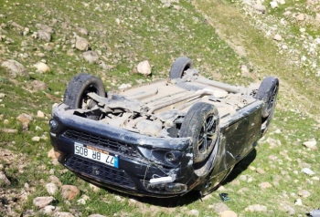 Erzurum'da otomobil uçuruma yuvarlandı, 6 yaralı