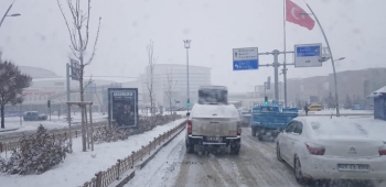 Erzurum'da Sevindiren Kar Yağışı 