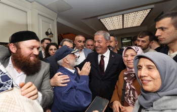 Millî Savunma Bakanı Hulusi Akar, Pendik’te Şehit Aileleri ile Bir Araya Geldi