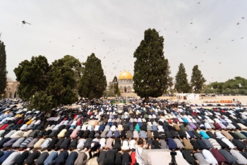 Ramazan ayının ilk Cuma'sında 80 bin kişi Mescid-i Aksa'da toplandı