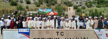 Rize Merkez İmam Hatip Okulu Öğrencileri Erzurum Uzundere Çağlayanlı Köyü Osmanlı Şehitliğini Ziyaret ettiler