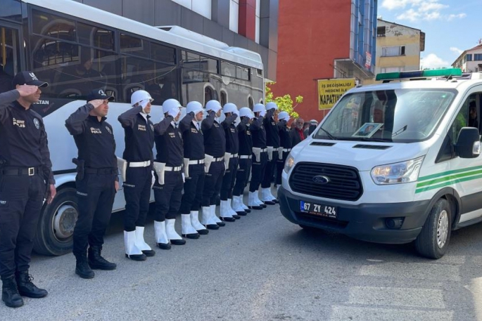 Kalp krizi geçiren polis memuru son yolculuğuna uğurlandı