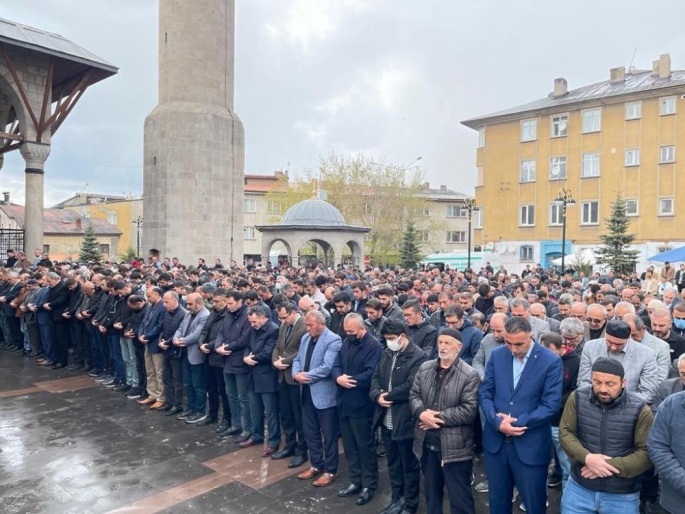 Kazada hayatını kaybeden üniversite öğrencisi Nezahat son yolculuğuna uğurlandı