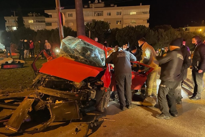 Kırmızı ışık faciası: 3 ölü | Kaza anı kamerada