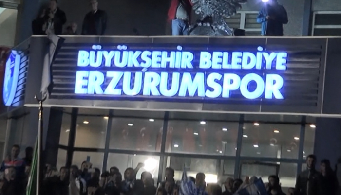 Kısa Süren Mutluluklardan>>Tıkla İzle
