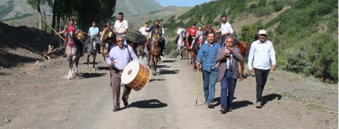 Kop Muhtarı Zikri Güçlü ’nün Mutlu Gününde Toy Düzenlendi