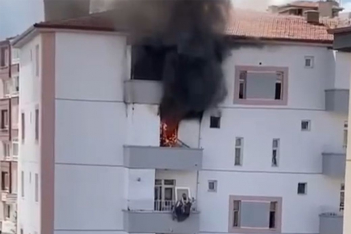 Korkutan yangın: 3'ü çocuk 5 kişi kurtarıldı