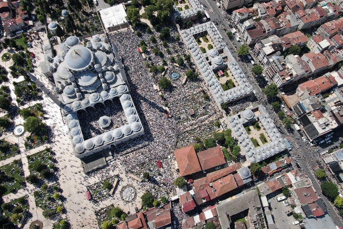 Mahmut Ustaosmanoğlu'nu son yolculuğuna binler uğurladı