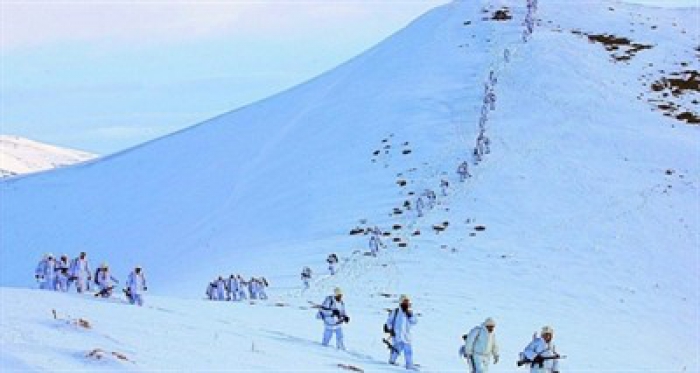 Mehmetçik karlı dağları didik didik aradı!