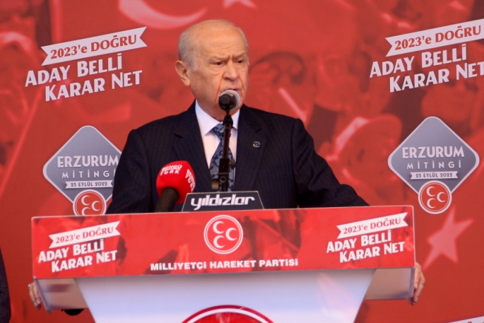 MHP LİDERİ DEVLET BAHÇELİ ERZURUMLU VATANDAŞLARLA KONUŞTU