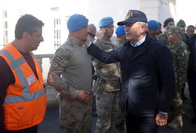 Millî Savunma Bakanı Hulusi Akar’dan Depremzede Çocuklara Moral Ziyareti