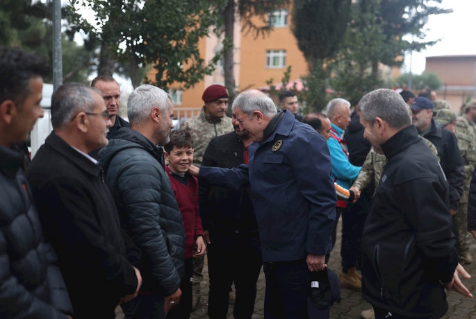 Millî Savunma Bakanı Hulusi Akar, Kırıkhan’daki Çalışmaları İnceledi, Şehit Aileleriyle Bir Araya Geldi