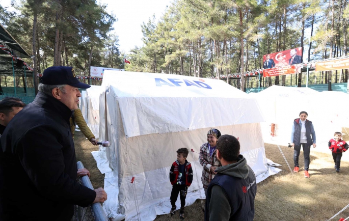 Millî Savunma Bakanı Hulusi Akar, Sınır Hattında Havadan ve Karadan İncelemelerde Bulundu, “Sığınmacı Akını” İddialarını Yalanladı