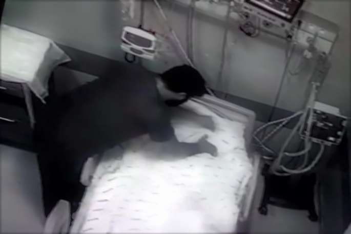 Özel hastanede skandal: Hemşireler felçli hastanın ağzını ve boğazını sıktı