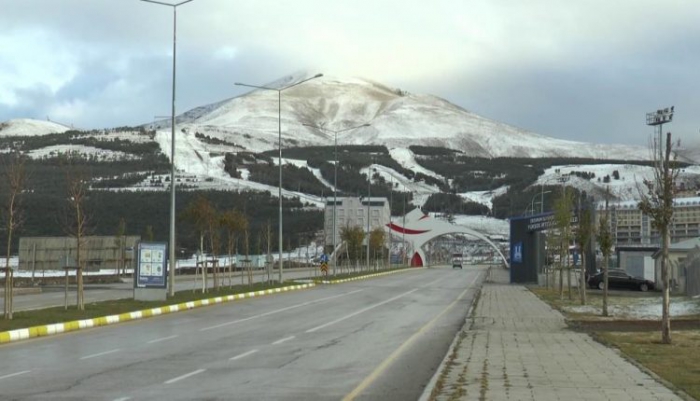 Palandöken beyaz gelinliğini giydi