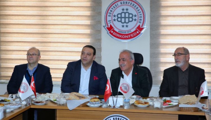 Rektör Çomaklı, BİRKONFED Erzurum Temsilciliği yöneticileri ile bir araya geldi 