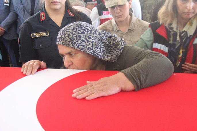 Şehit ablasından yürek dağlayan feryat