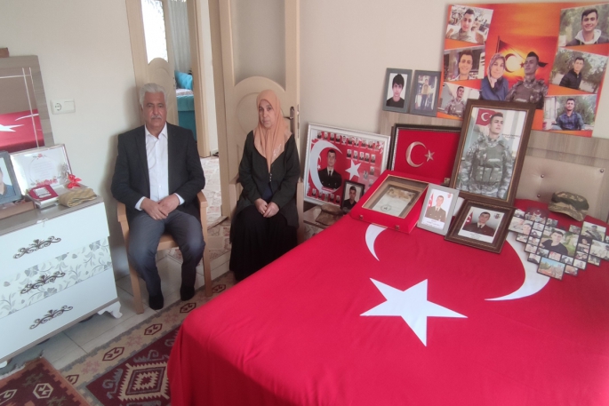 Şehit babası: 'Biz evlatsız yaşarız da, bayrak, ülke, millet olmazsa yaşayamayız'