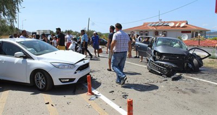 Şerit değiştiren otomobil az daha faciaya neden oluyordu; 7 yaralı