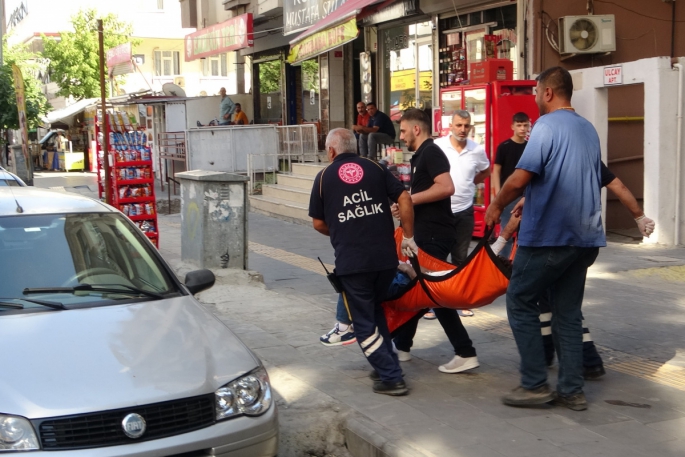 Silah tutukluk yapınca dipçiğiyle birbirini vurdular: 2 yaralı, 1 gözaltı