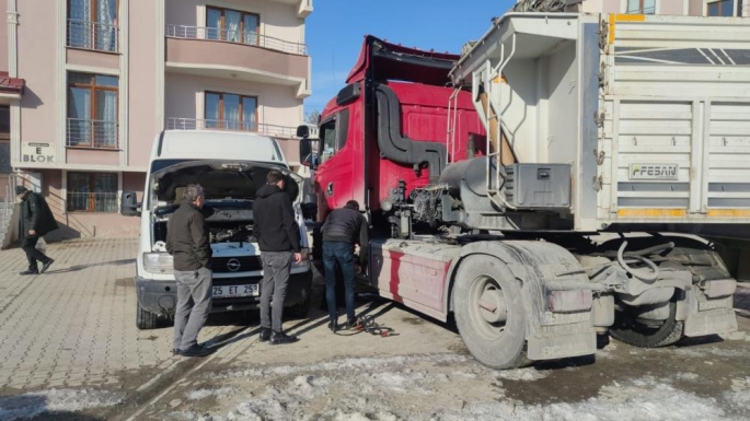 Soğuk araçları dondurdu