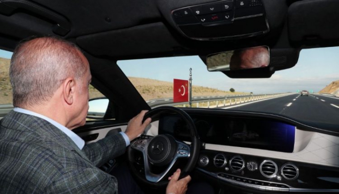 Tarihi açılış! Cumhurbaşkanı Erdoğan otoyolu kendi kullandığı makam aracıyla test etti