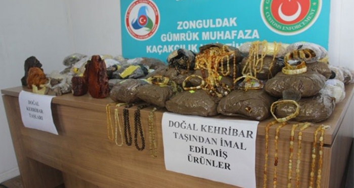 Tır dorsesinde 43 bin 170 kilo kehribar taşı ele geçirildi