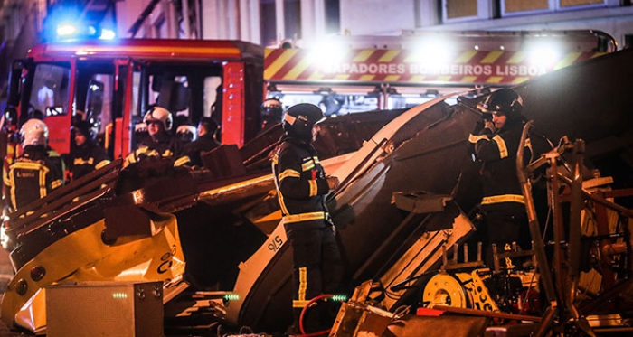 Tramvay devrildi: 28 yaralı