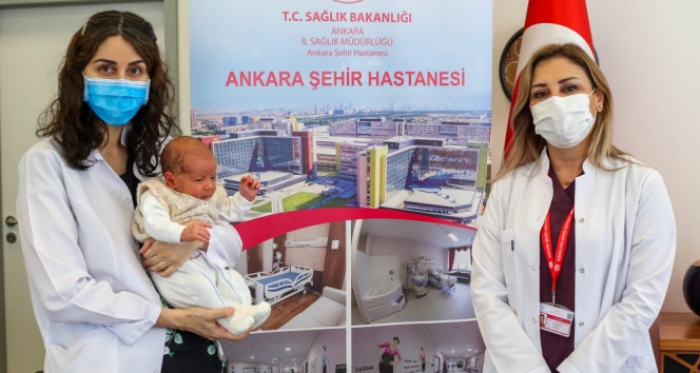 Türkiye’de bir ilk: Annesi hamileyken aşılanan bebek antikorlu doğdu
