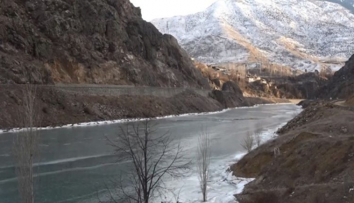 Türkiye’nin en hızlı akan nehri olan Çoruh buz tuttu