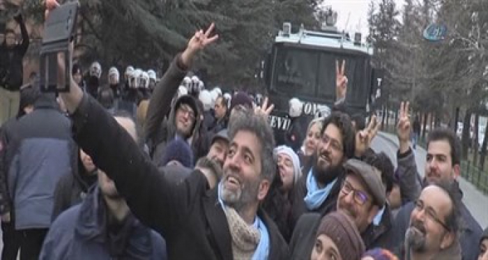 Üniversite'de gerginlik!