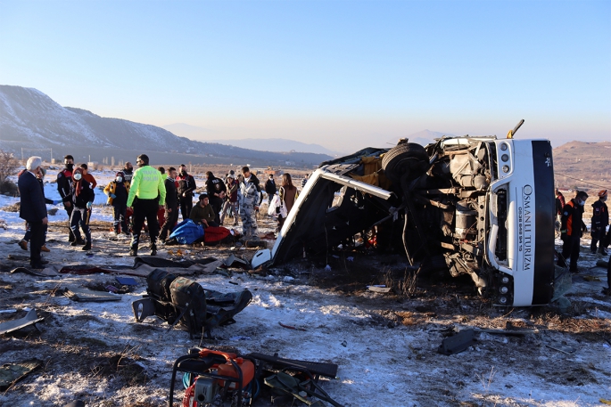 Üniversite öğrencilerini midibüs devrildi: 1 ölü, 21 yaralı