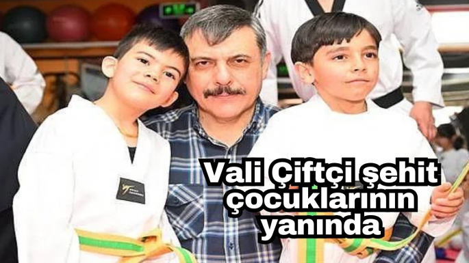 Vali Çiftçi şehit çocuklarının yanında