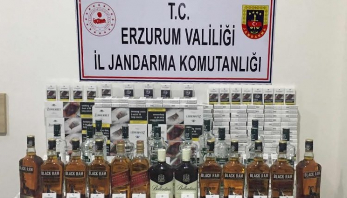 Valize saklanmış 102 şişe kaçak alkol ele geçirildi