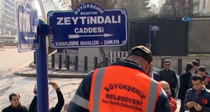 Ve tabela asıldı 'Zeytin Dalı Caddesi'