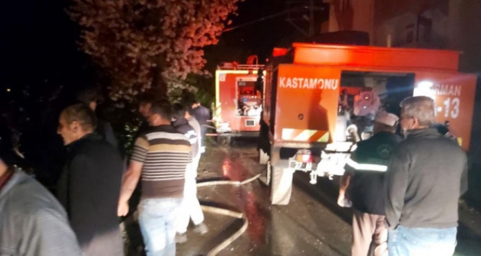 Yıldırım düşmesi sonucu 6 ev yandı, 3 kişi de yaralandı