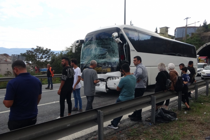 Yolcu otobüslerinin karıştığı trafik kazasında 2'si bebek 4 yaralı